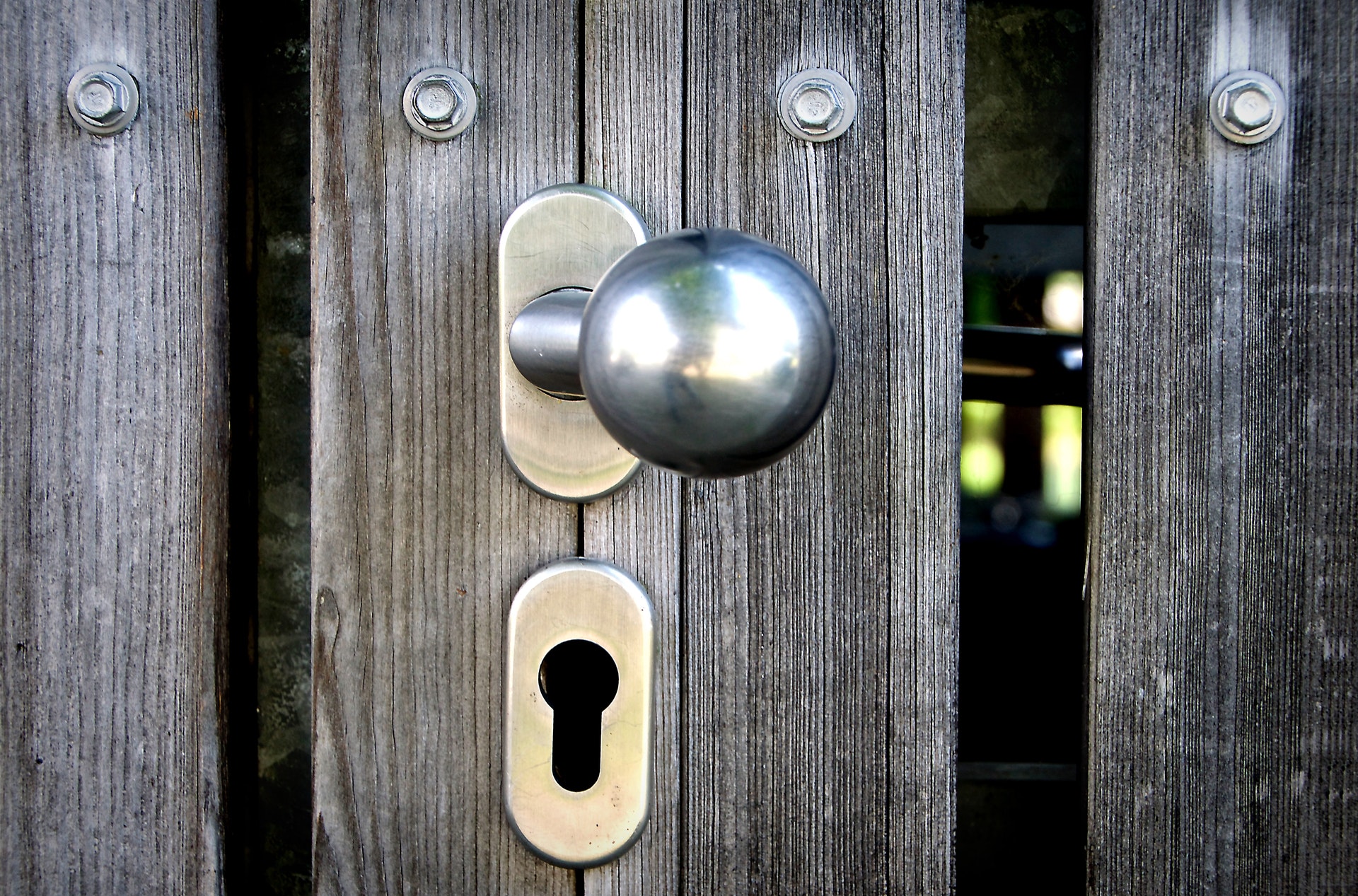 Keyhole Window Peeping into keyhole or window before permission to enter | Islamic Portal