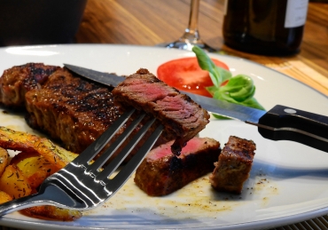 Is it prohibited to use a knife?