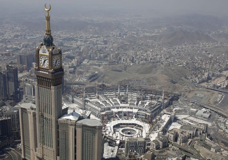 Query regarding menstruating woman unable to perform ‘umrah due to limited stay in saudi arabia