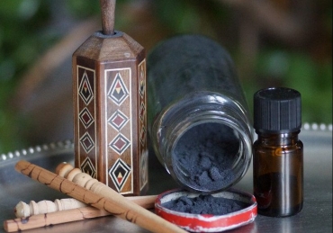 Kohl (Surma) on 10 Muharram