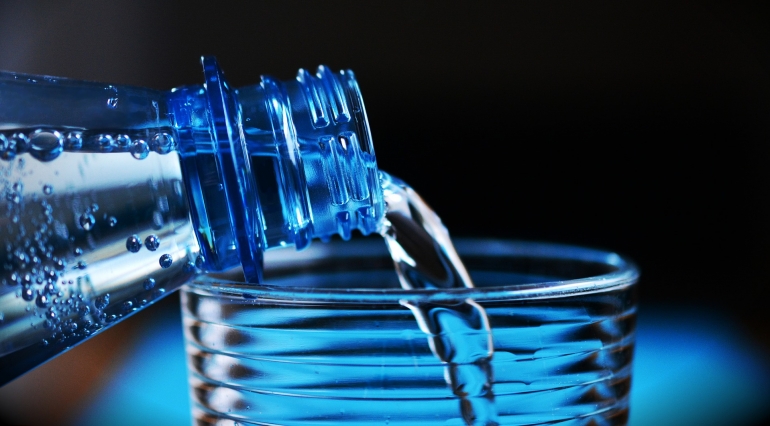 Hadith query: Drinking water on an empty stomach