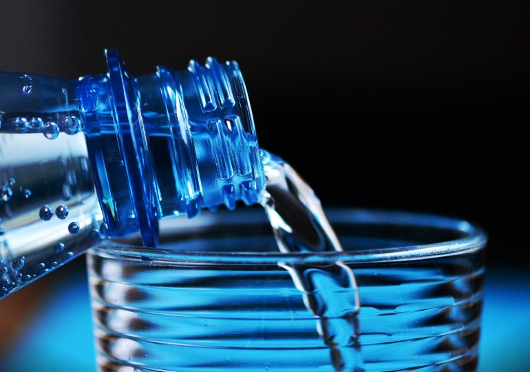 Hadith query: Drinking water on an empty stomach