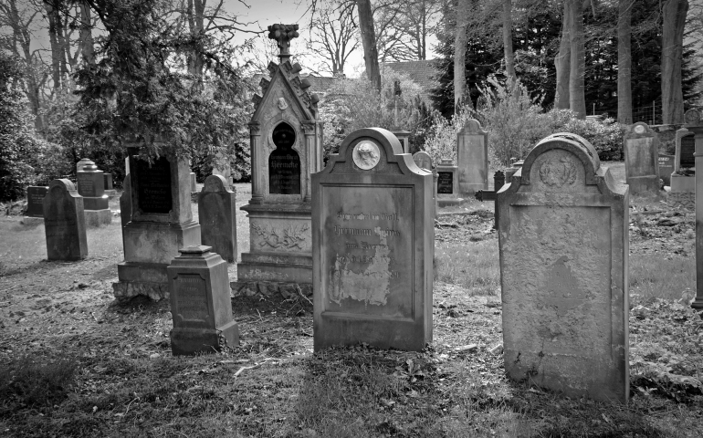 Burial of stillborn baby in mixed graveyard