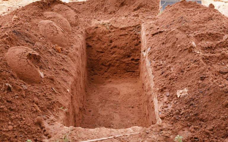Can the husband bury the deceased wife
