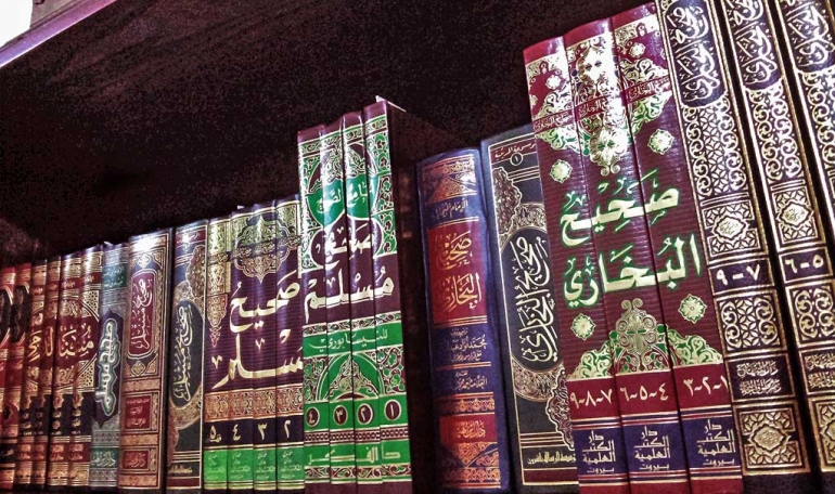Zakat for poor scholar who owns hundreds of books