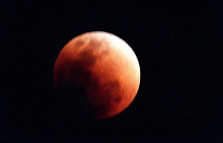 Lunar eclipse becomes invisible due to clouds and continuing Salah until eclipse ends