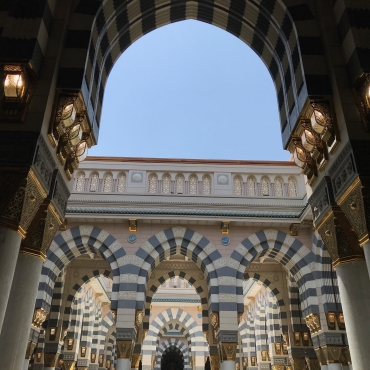 Imam Abu Hanifah on Masjids having facilities for females