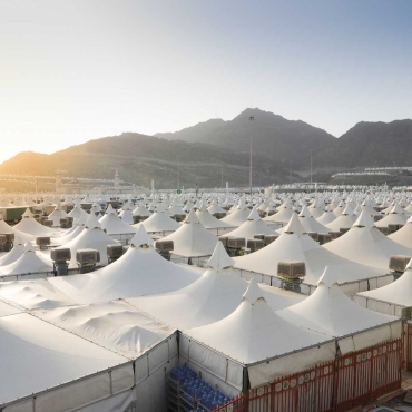 Woman in menses doing Tamattu and days of Hajj begin
