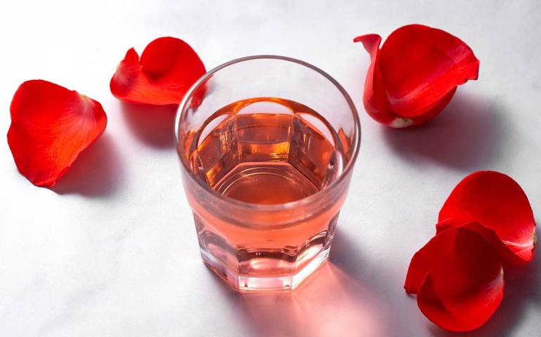 Rose water drink in Ihram