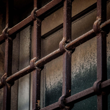 Zakat and Sadaqat al-Fitr on Prisoners