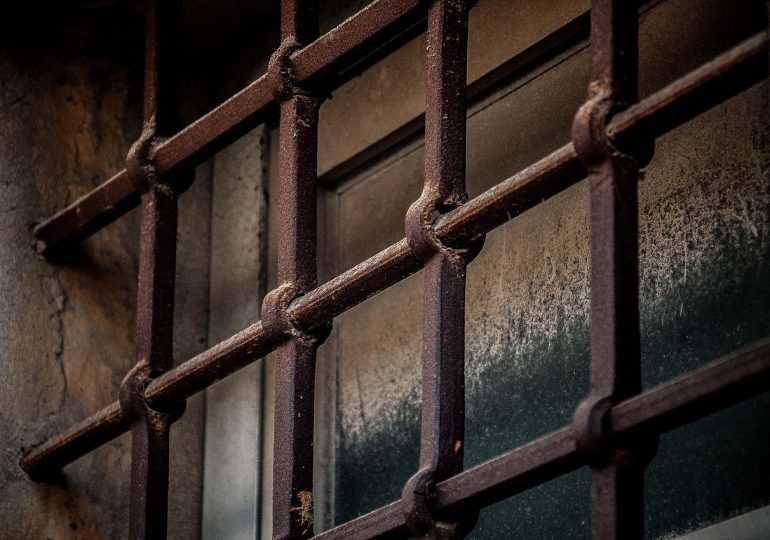 Zakat and Sadaqat al-Fitr on Prisoners